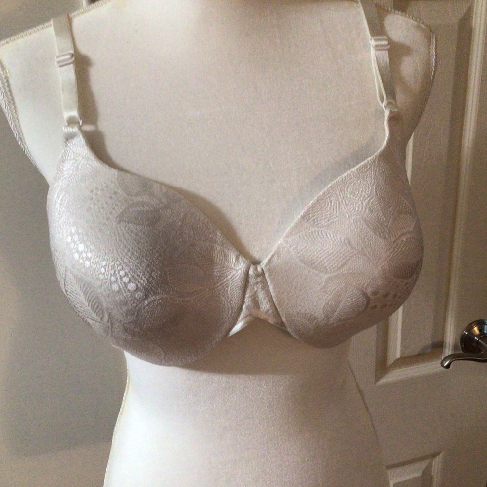 Bali White Lace Textured Padded Underwire Bra 38D